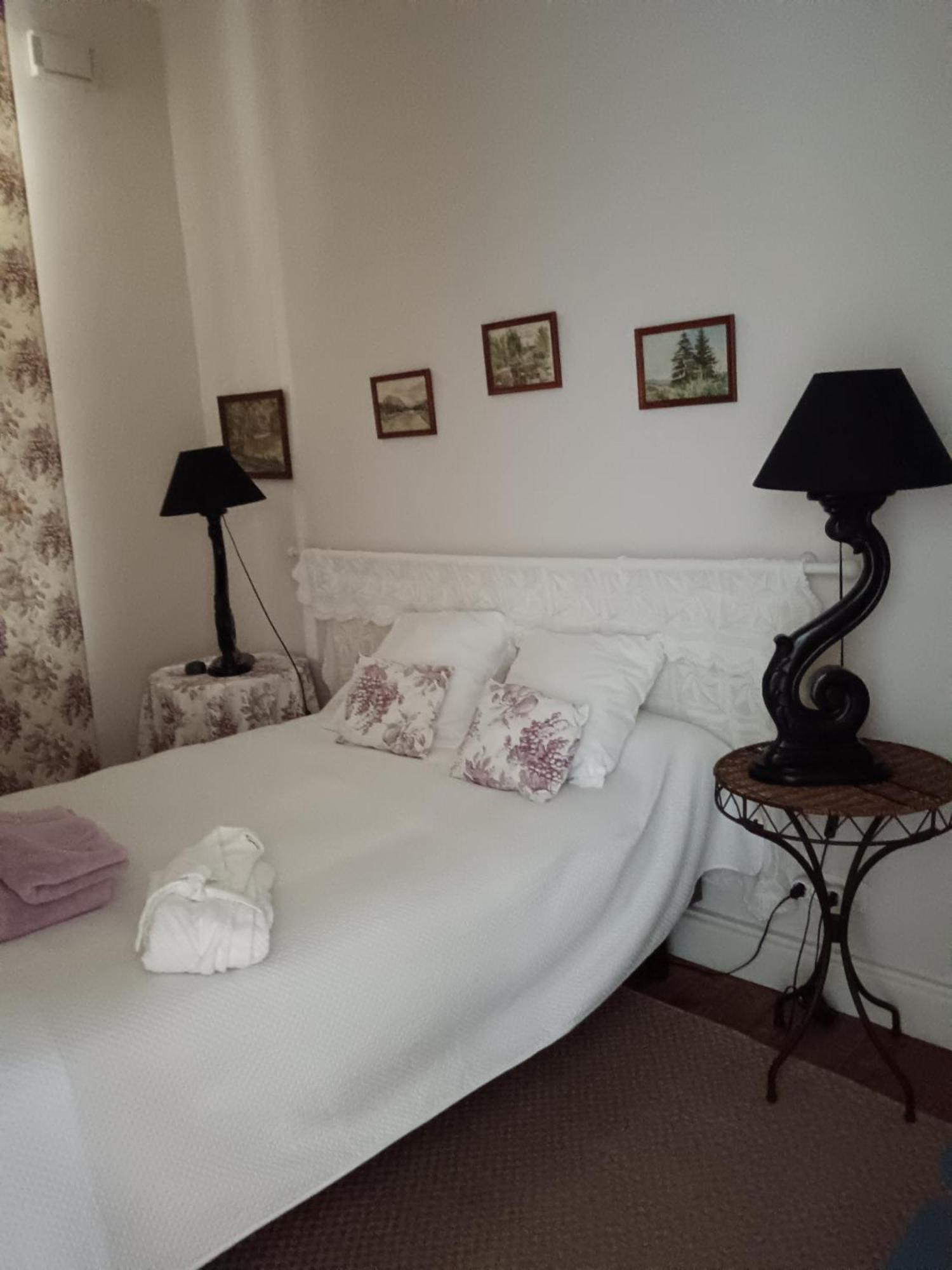 Bed and Breakfast Castel La Bergerie Laglorieuse Esterno foto