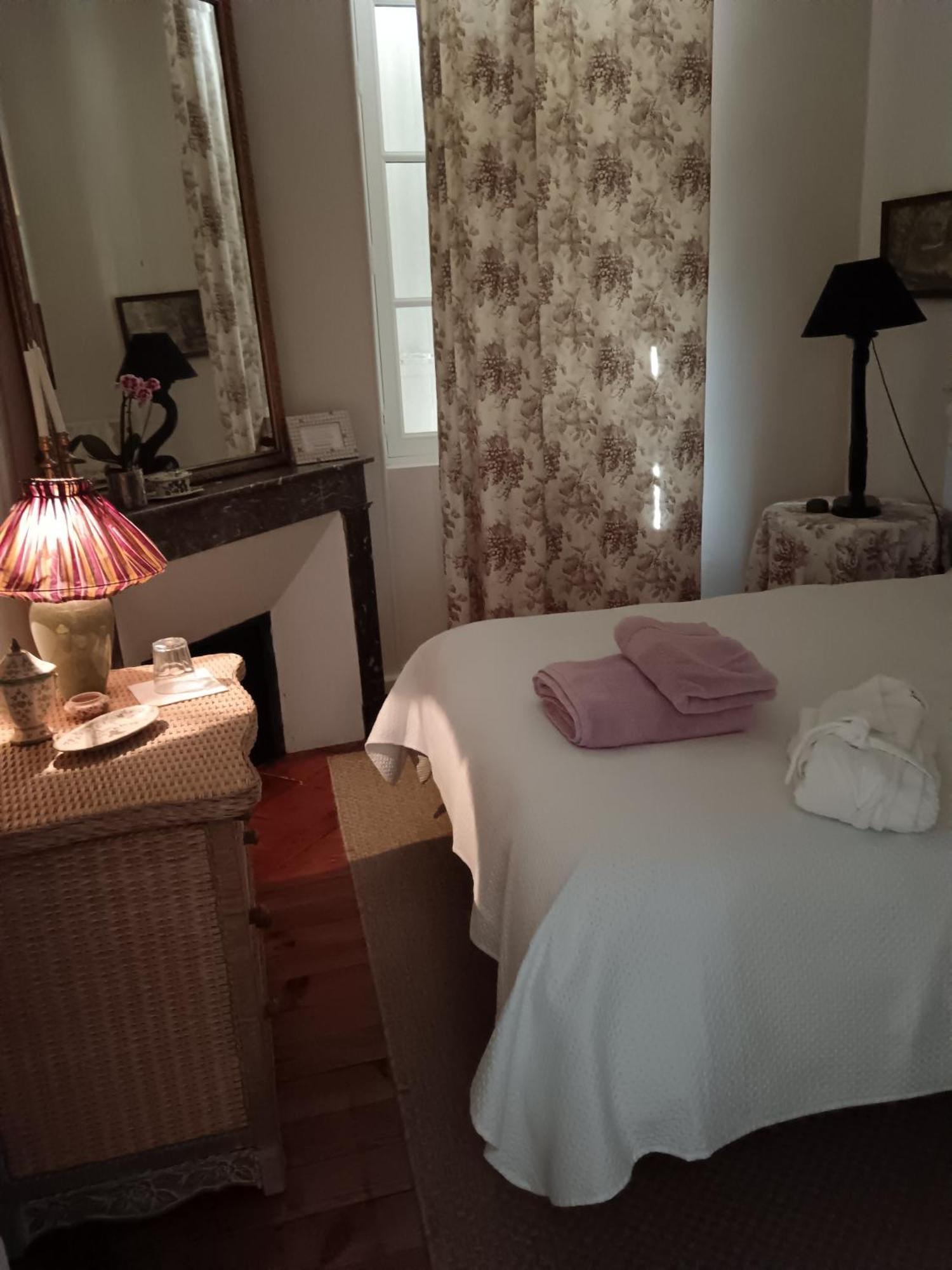 Bed and Breakfast Castel La Bergerie Laglorieuse Esterno foto