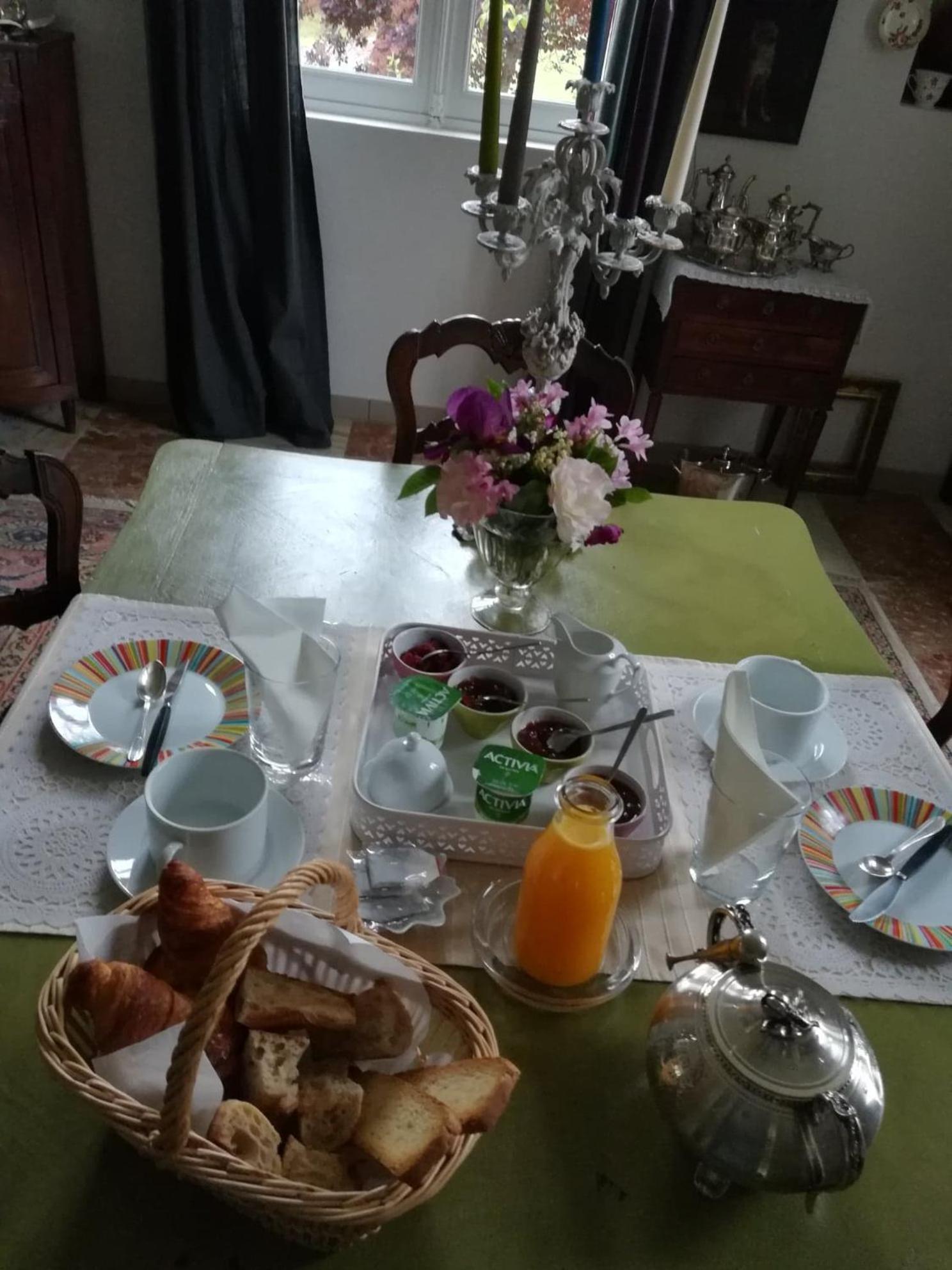 Bed and Breakfast Castel La Bergerie Laglorieuse Esterno foto