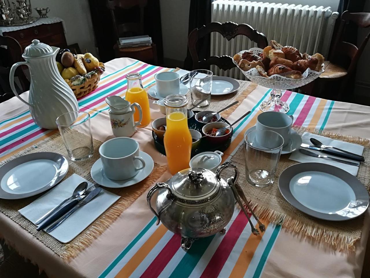 Bed and Breakfast Castel La Bergerie Laglorieuse Esterno foto